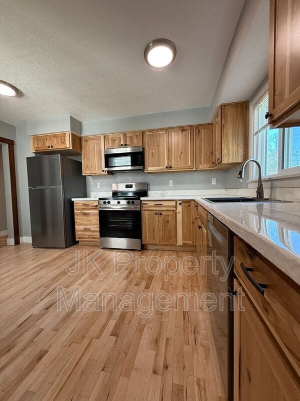 Building Photo - 913 5th Ave N
