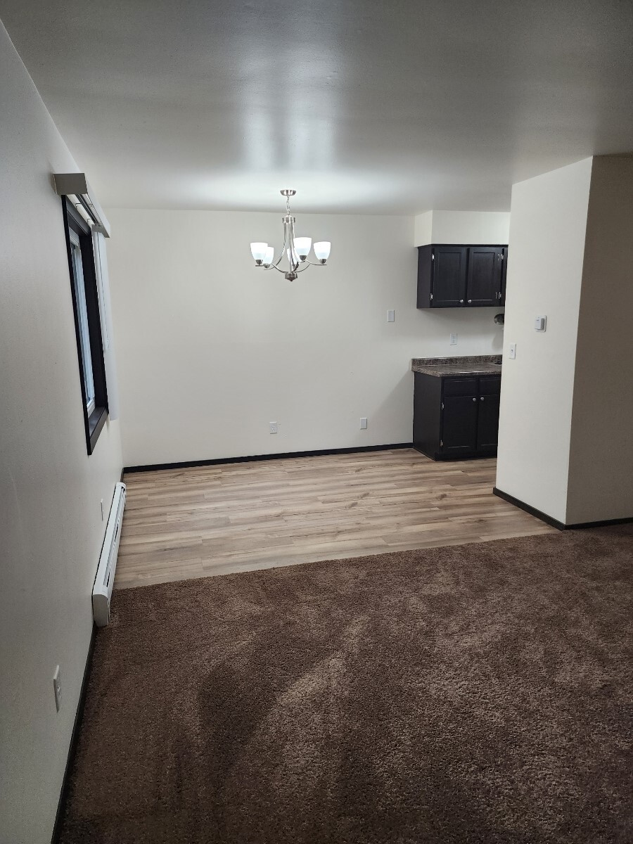 Kitchen & Dining Area - Barton Avenue Estates