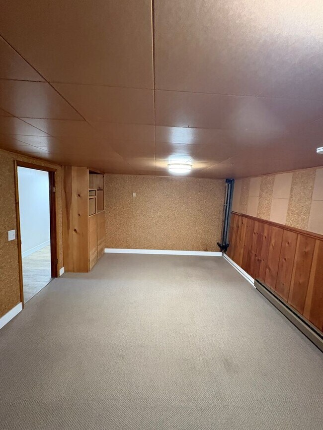 Building Photo - Charming 3-Bedroom Home with Large Yard & Ideal Multi-Generational Living Setup