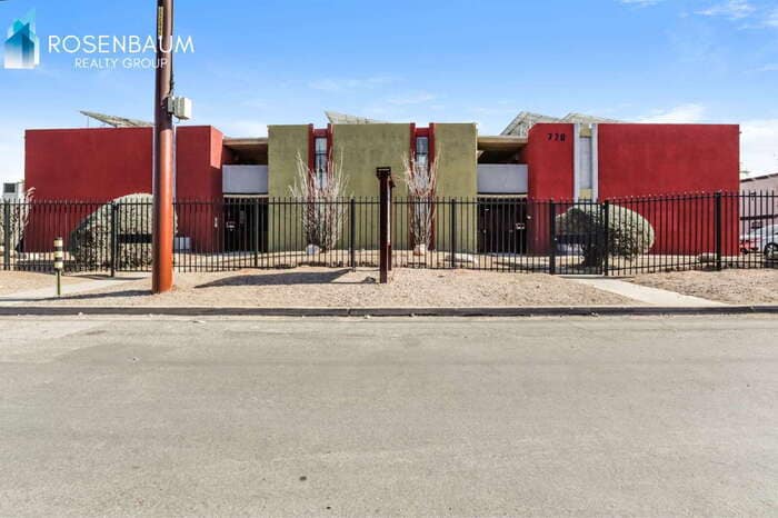 Building Photo - 770 N Dodge Blvd