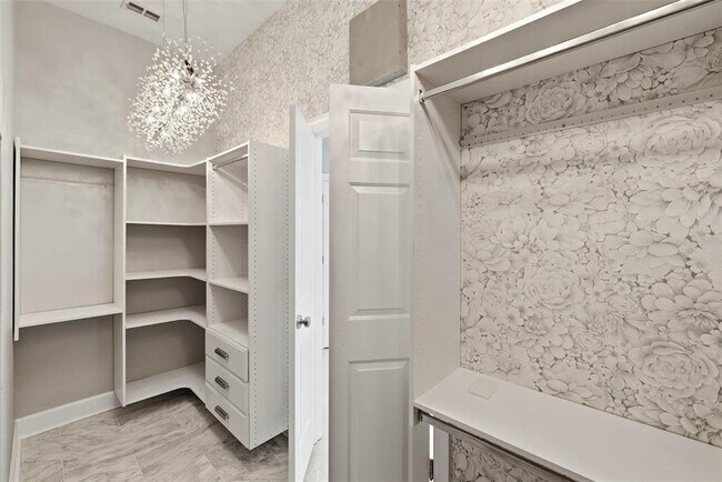 Building Photo - 701 Eagle Woods Tr