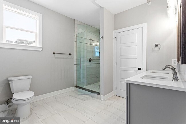 Building Photo - 1640 Edgley St