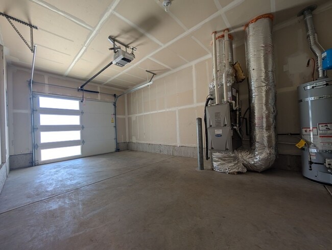 Building Photo - 2bdrm/1bthrm home with beautiful finishes!