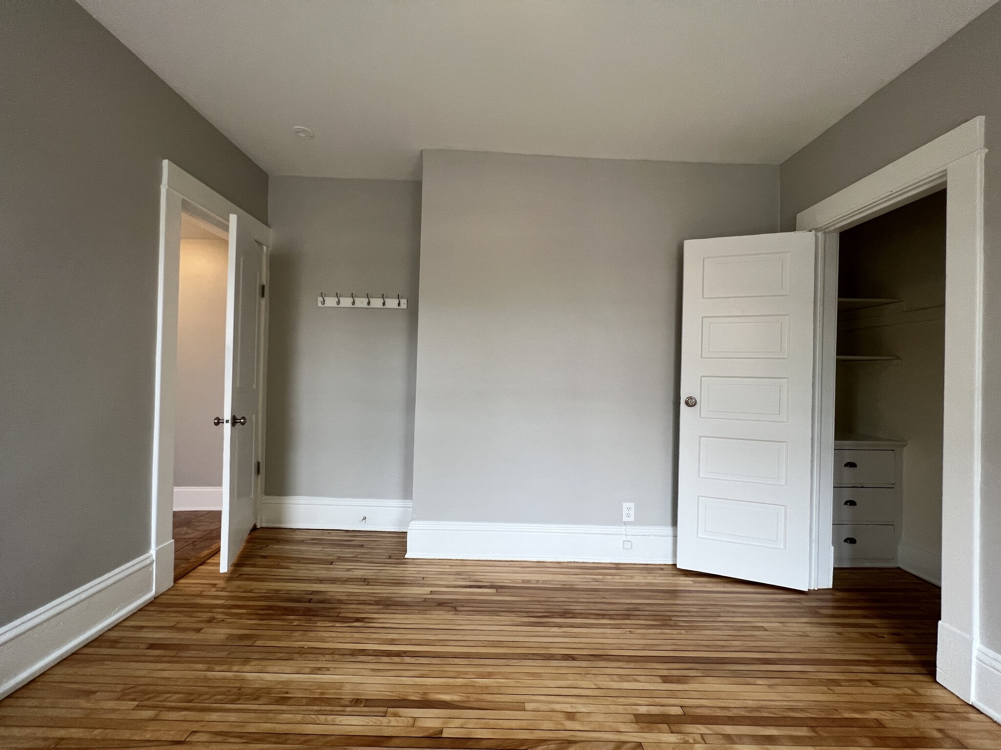 Building Photo - 2716 Hennepin Ave S