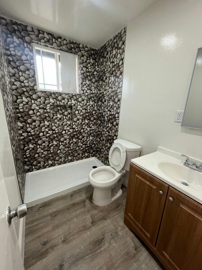 Building Photo - 13187 Splendora Ave