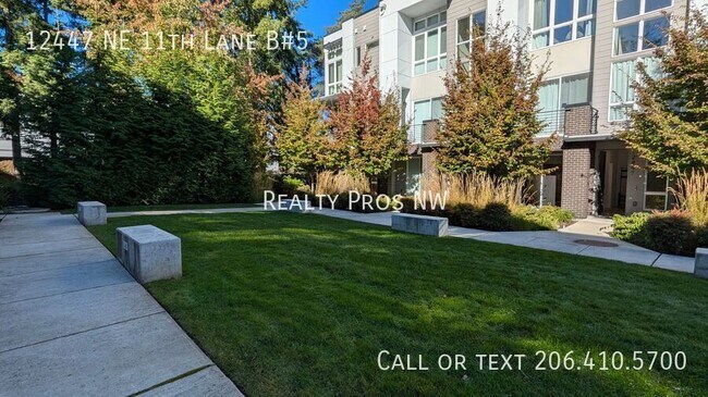 Building Photo - 12447 NE 11th Ln
