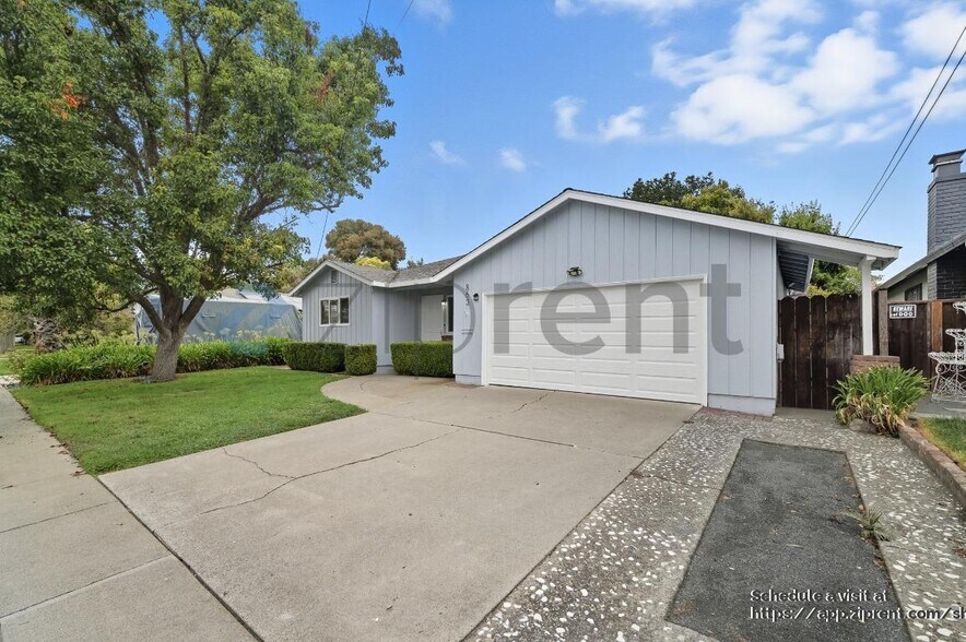 Building Photo - 863 Kolln St