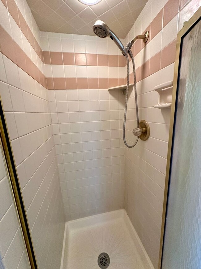 Building Photo - 6530 Pine Cone Dr