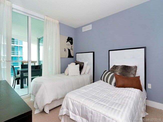 Building Photo - 250 Sunny Isles Blvd