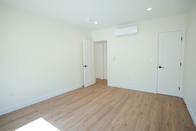 Building Photo - 1036 Westmoreland Ave