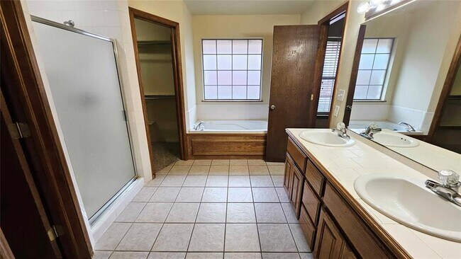 Building Photo - 417 E Plantation Terrace