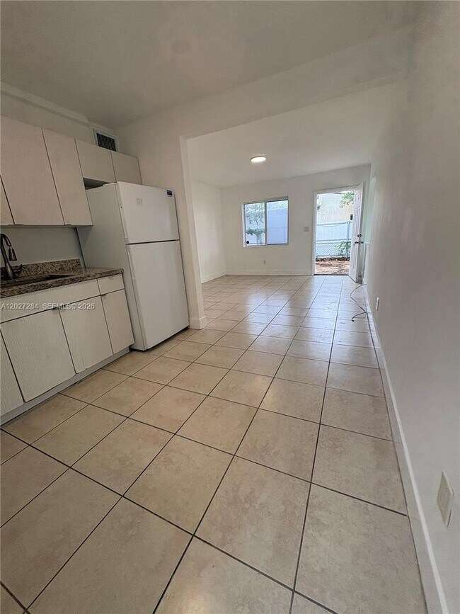 Building Photo - 1130 NW 76th St