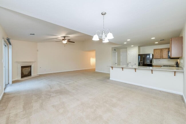 Building Photo - Clean and neat 4 bedroom, 2 bathroom single story in the Fancher Creek area 93727