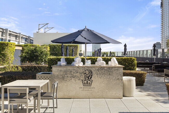 Building Photo - 900 W Olympic Blvd