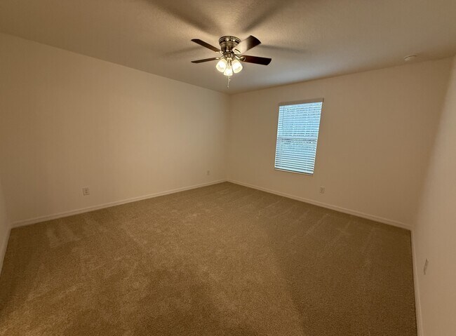 Building Photo - 215 Glass Onion Dr