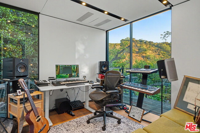 Building Photo - 2644 Eden Pl