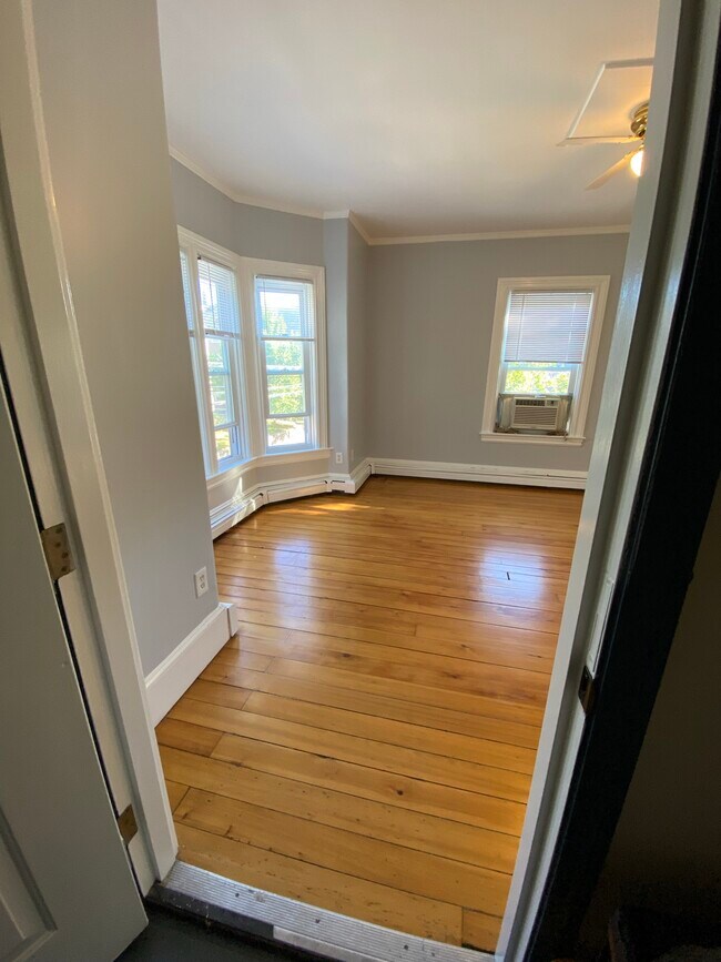 Front entrance - 86 Holden St