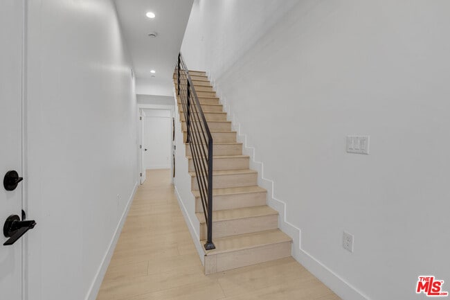 Building Photo - 438 E 28th St