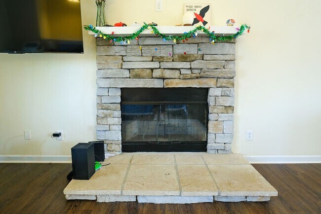 Building Photo - 15 White Street Extension