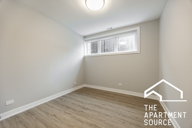 Building Photo - 2355 W Flournoy St