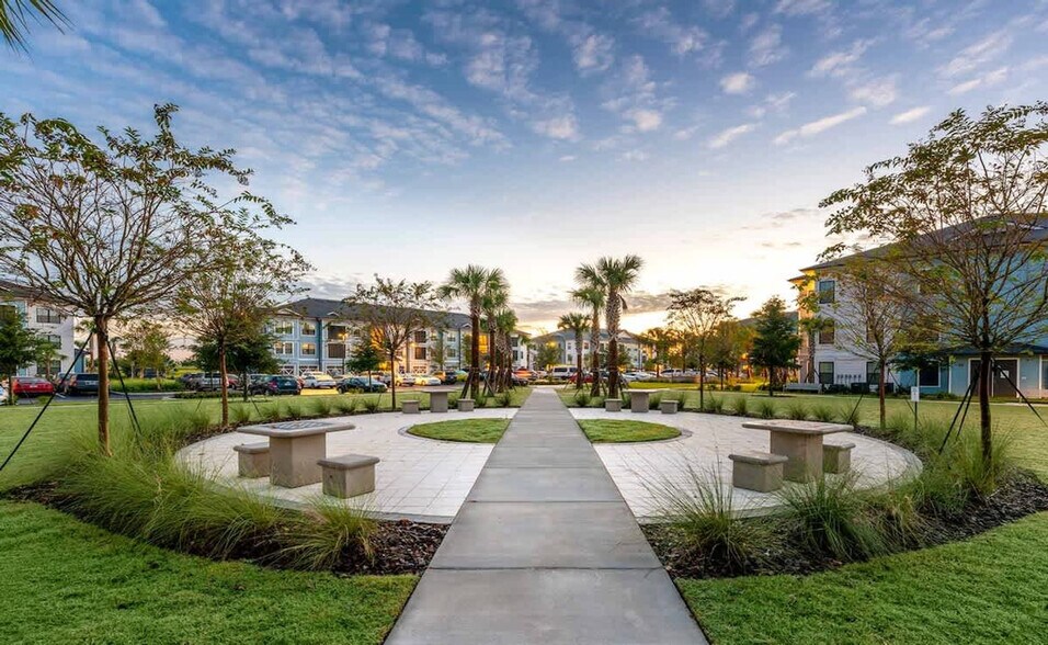 Building Photo - 9276 Vintage Hills Way