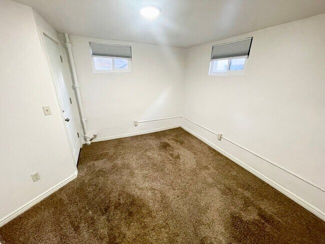 Building Photo - Super Cute 1bd/1b- Downtown - Pet Friendly! Available NOW!