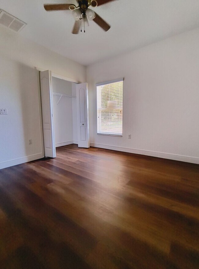 Building Photo - Beautiful 3 Bedroom 2 Bathroom Bungalow in...