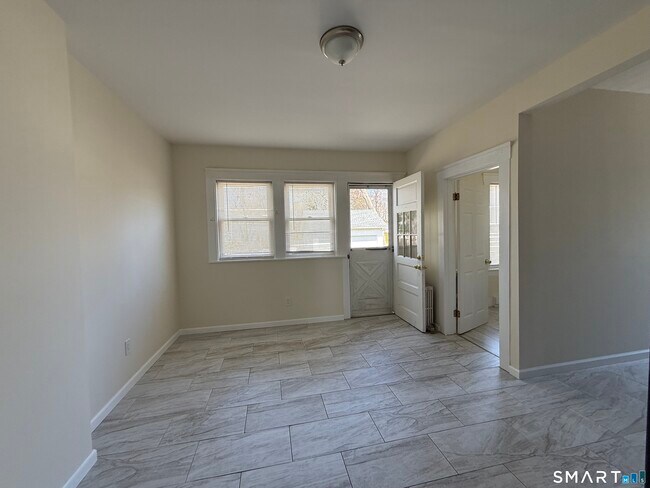 Building Photo - 140 Hynes Ave