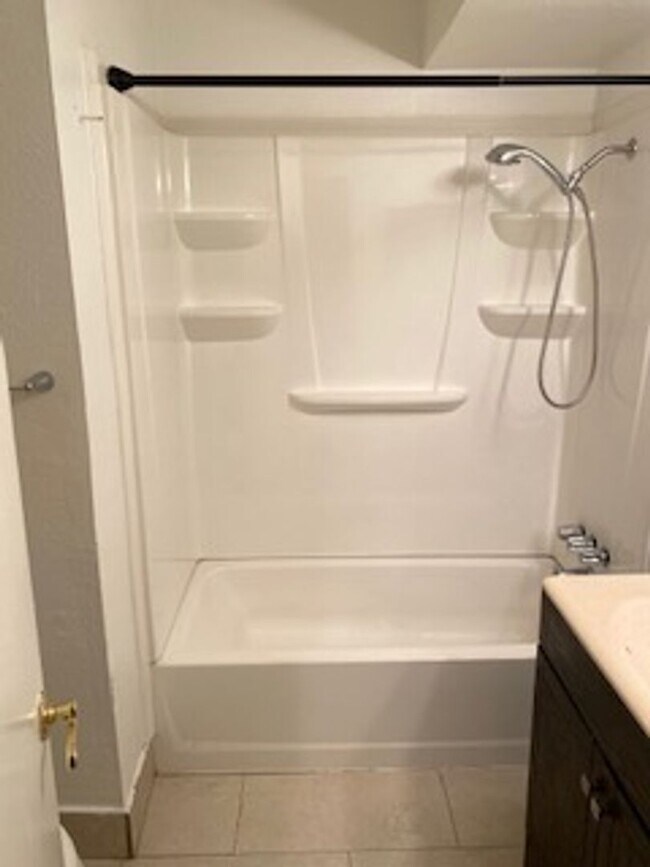 Building Photo - 730 N Eucalyptus Ave