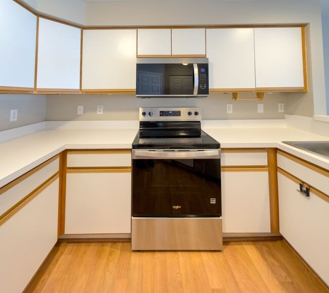 Building Photo - Maintenance-Free Condo Living in South Ann Arbor