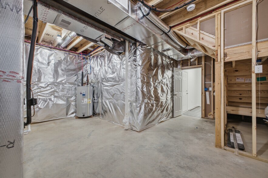 Building Photo - 1250 E 7th St