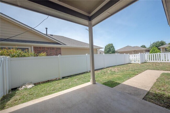 Building Photo - 1707 Big Bend Dr