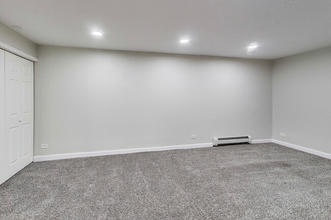 Building Photo - 1086 N Northwest Hwy