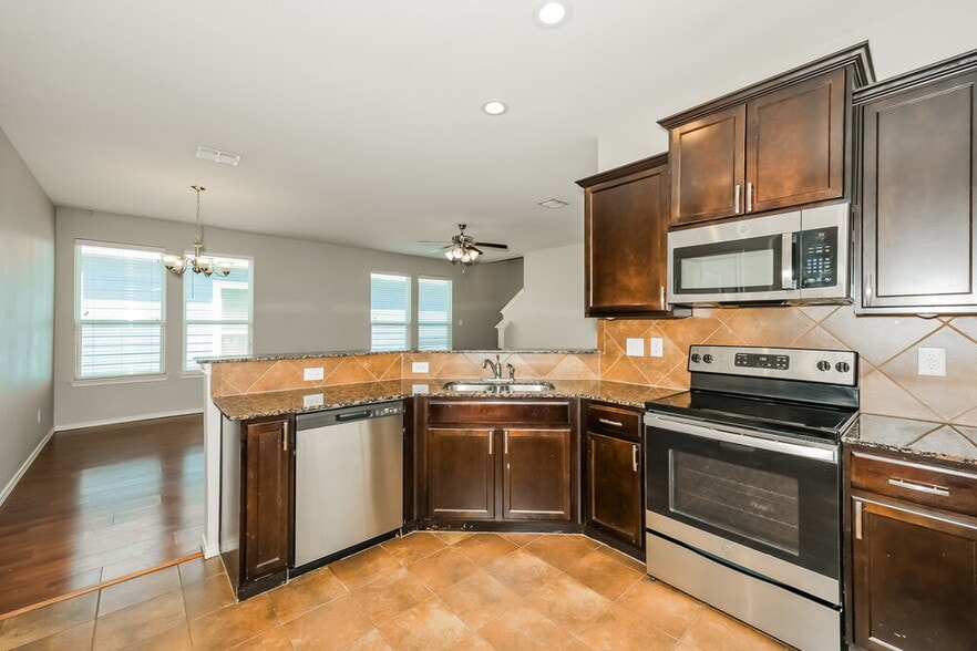 Building Photo - 10965 Colonial Heights Ln
