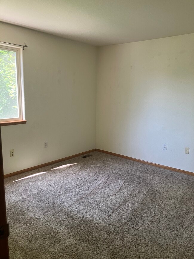 Building Photo - 160 Emilio Court