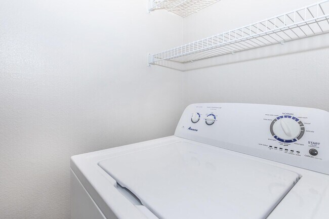 Building Photo - Move-In Made Simple – No Deposit Needed