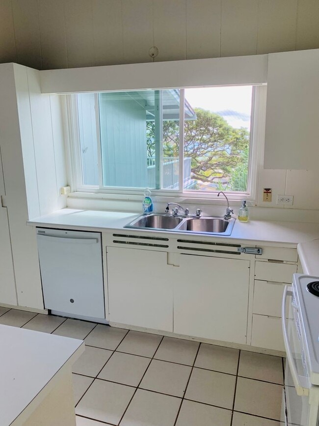 Building Photo - Breathtaking Ocean & Mokulua Island Views