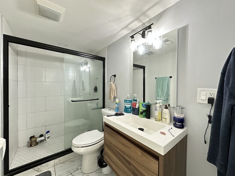 Building Photo - 1721 N Mozart St