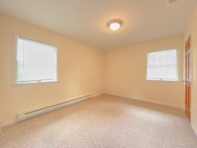 Building Photo - 10 Fairview Dr