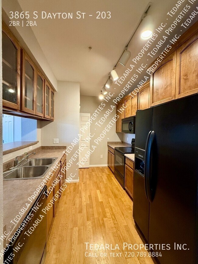 Building Photo - 3865 S Dayton St