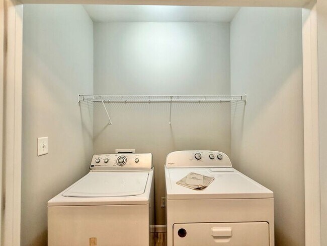 Building Photo - 2113 Trefoil Ln