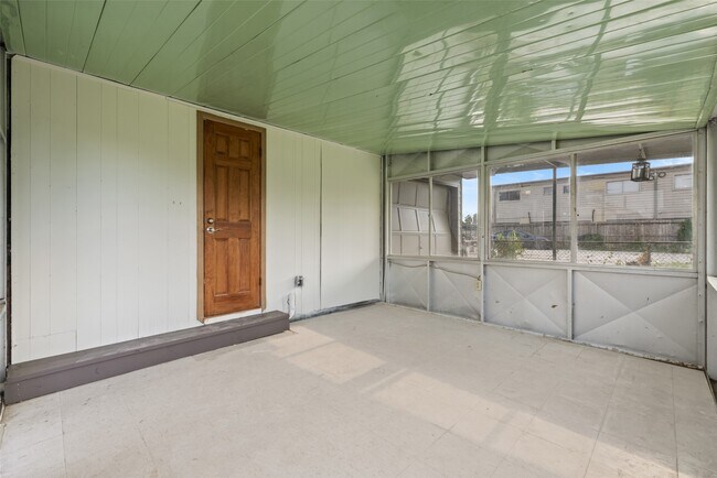 Building Photo - 618 Heidrich St