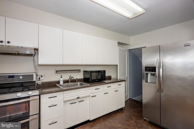 Building Photo - 427 Westham Way