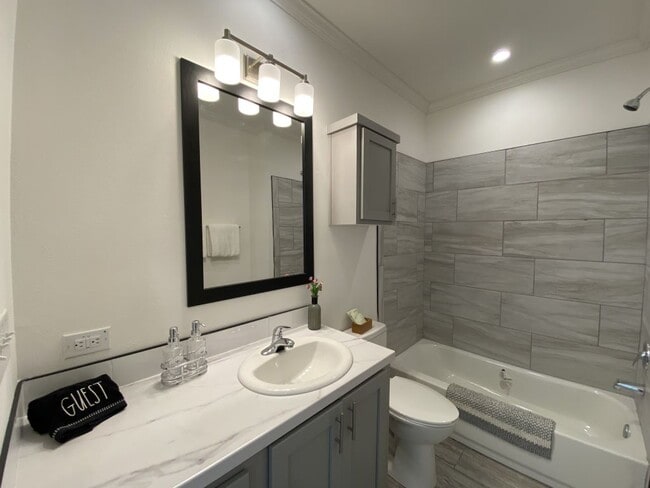 Building Photo - 344 Heritage Blvd