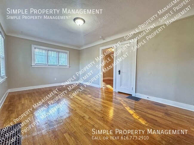 Building Photo - 1246 Dickinson St SE