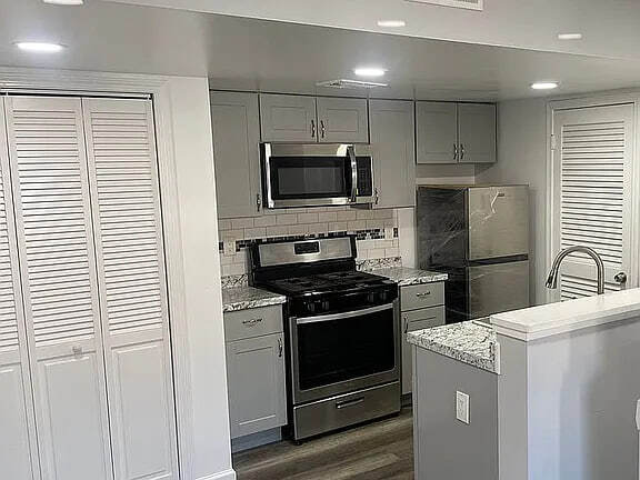 Building Photo - 23 Delavan Ct