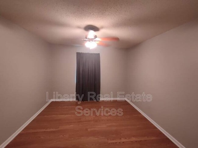 Building Photo - 633 Trevor St