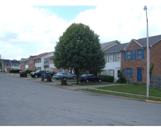 Building Photo - 232-252 Strawberry Ln