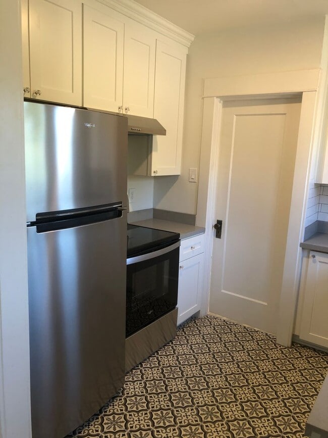 Building Photo - 219 Park Ave