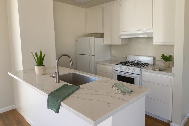 Building Photo - 336 Central Avenue